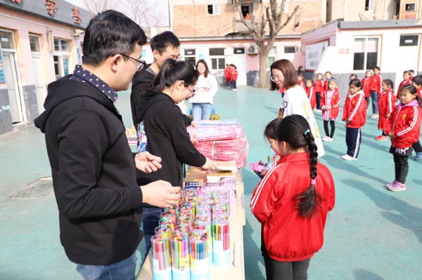 慧算账爱心公益走进东方红小学，积极践行社会责任