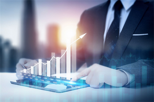 近年来，伴随着电子商务的兴起，物流行业发展迅猛。因此，很多创业人士想要注册成立一家物流公司来开展经营活动。那么，注册物流公司流程和费用是怎样的呢？下面本文来带您对此进行具体了解！一、注册物流公司的流程1、商业计划和市场调研：在注册物流公司之前，首先需要进行商业计划和市场调研。明确您的目标市场、目标客户群体以及竞争对手情况，评估市场需求和潜在的盈利空间。2、公司类型选择：根据自身需求和发展规划，选择合适的公司类型。常见的物流公司类型包括有限责任公司、股份有限公司等。创业人员可咨询专业工商注册代理机构的意见选择合适的公司类型。3、公司名称注册：选择一个独特并符合相关法律法规的公司名称。然后提交工商部门审核，以确保该公司名称未被他人使用。如审核通过，创业人员便可使用该公司名称用于注册公司。4、公司办公地址：确定您的物流公司的办公地址。这可以是您自己的办公场所或租赁的商务办公空间。一般来说，物流公司的场地通常较大，所以，创业人员需确保您的所选地址符合当地法规要求。5、办理公司注册手续：根据国家和所在地区的相关法律法规，办理物流公司注册登记手续。这可能包括填写相关表格，提供个人身份信息、公司章程、所有者股权结构等文件，并支付注册费用。6、取得许可证和执照：在注册过程中，会涉及到一些特定许可证和执照的申请。这可能包括物流服务许可证、运输许可证、营业执照等。根据具体情况，了解相关的法规要求并按照要求办理相应手续。7、税务登记和社保开户：作为一家合法经营的物流公司，您需要根据当地法规要求办理税务登记和开通社会保险账户。咨询当地税务部门和社保中心，了解具体要求和程序，并按要求提交所需材料。8、开通银行账户：为您的物流公司开通专用的企业银行基本账户。与当地的商业银行联系，了解开设企业账户所需的文件和手续，并按要求办理开户手续。至此，物流公司注册流程基本完成！二、注册物流公司的费用注册物流公司的费用因地区和公司规模而异。以下是一些常见的费用：1、公司注册费用：这包括核准公司名称费用、获取注册地址费用以及办理其他相关注册手续费用。具体费用根据地区的不同而有所差异。2、许可证和执照费用：申请物流服务许可证、运输许可证和营业执照通常需要支付相应的费用，具体费用因地区而异。3、税务和社会保险费用：办理税务登记和开通社会保险账户需要支付一定的费用。这些费用因地区和公司规模的不同而不同。4、银行账户开设费用：开设企业银行账户也会产生一些费用，如账户维护费、交易手续费等。具体费用需咨询当地银行。5、员工薪资和设备费用：作为一家物流公司，您需要支付员工薪资和购置所需设备的费用。这些费用因公司规模和需求而有所不同。以上是对注册物流公司流程和费用介绍。如您想要注册一家物流公司，但对上述两方面问题不够了解，便有必要对文中介绍内容进行详细把握！